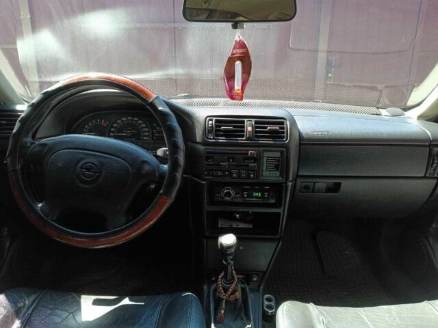 Сірий Опель Вектра, об'ємом двигуна 1.8 л та пробігом 320 тис. км за 2200 $, фото 9 на Automoto.ua