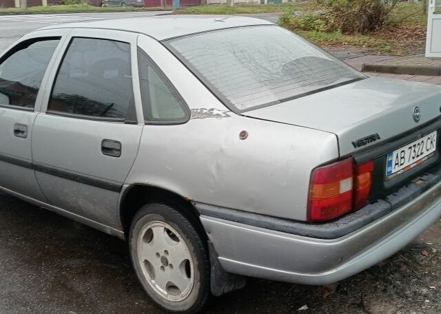 Серый Опель Вектра, объемом двигателя 1.8 л и пробегом 330 тыс. км за 899 $, фото 3 на Automoto.ua