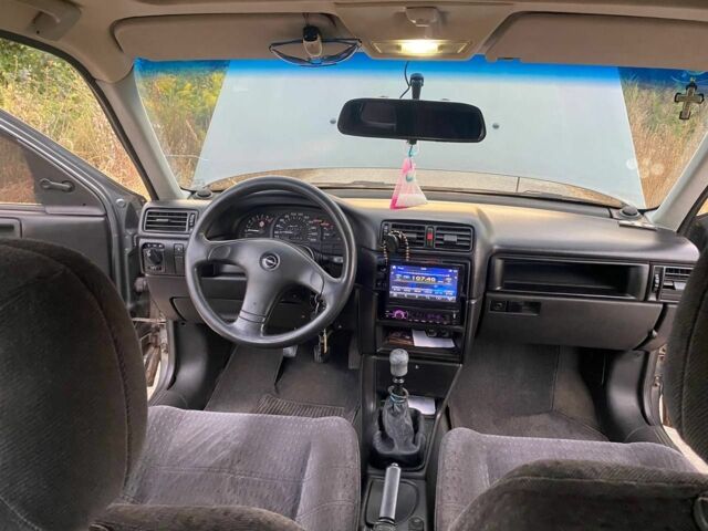 Сірий Опель Вектра, об'ємом двигуна 1.8 л та пробігом 545 тис. км за 2500 $, фото 6 на Automoto.ua