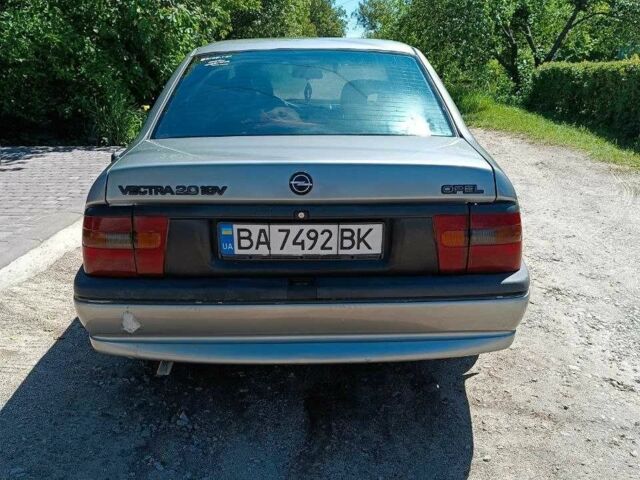 Сірий Опель Вектра, об'ємом двигуна 1.8 л та пробігом 320 тис. км за 2200 $, фото 3 на Automoto.ua