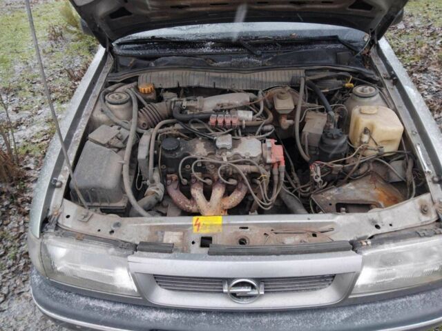 Сірий Опель Вектра, об'ємом двигуна 2 л та пробігом 3 тис. км за 2000 $, фото 3 на Automoto.ua