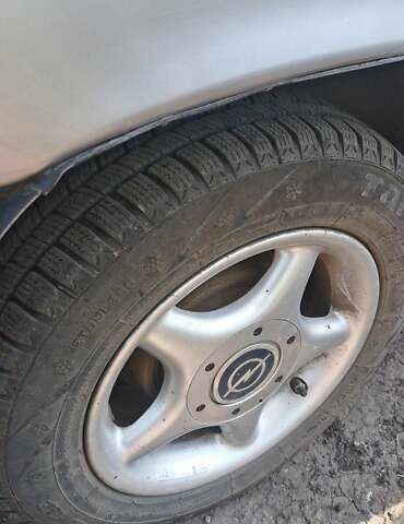 Сірий Опель Вектра, об'ємом двигуна 1.8 л та пробігом 260 тис. км за 1500 $, фото 2 на Automoto.ua