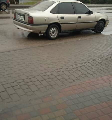 Серый Опель Вектра, объемом двигателя 2 л и пробегом 200 тыс. км за 900 $, фото 1 на Automoto.ua