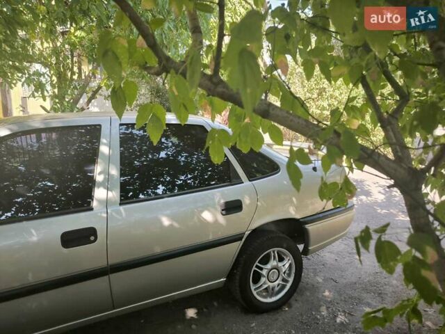 Серый Опель Вектра, объемом двигателя 0 л и пробегом 230 тыс. км за 2000 $, фото 4 на Automoto.ua