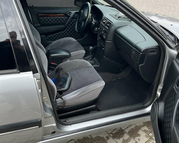 Серый Опель Вектра, объемом двигателя 1.8 л и пробегом 400 тыс. км за 2999 $, фото 3 на Automoto.ua