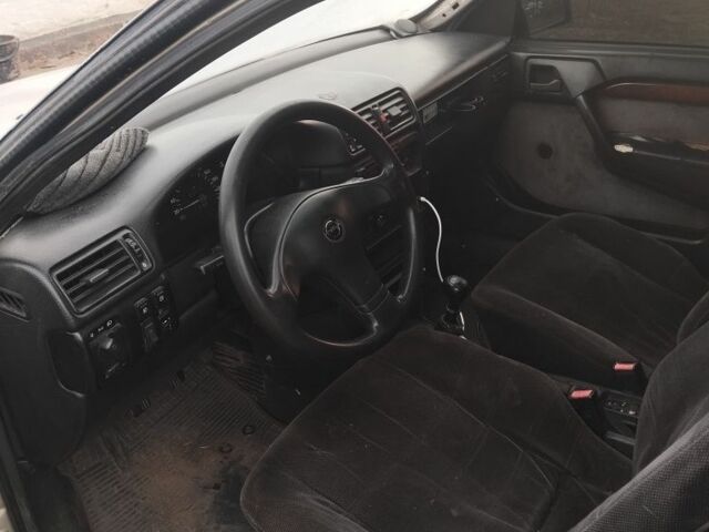 Сірий Опель Вектра, об'ємом двигуна 2 л та пробігом 332 тис. км за 900 $, фото 3 на Automoto.ua