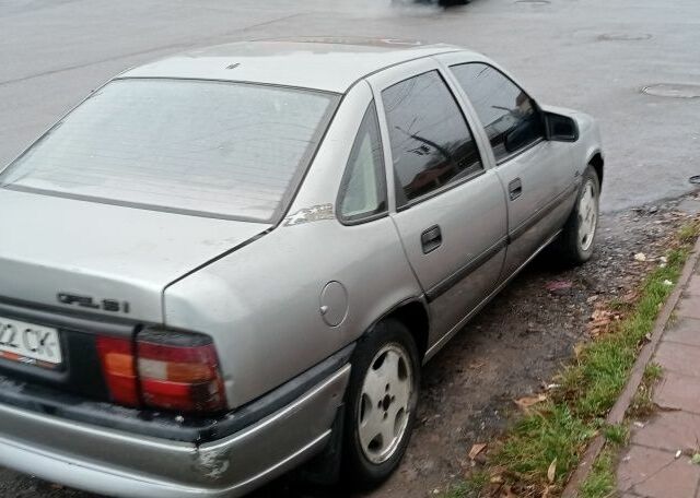 Серый Опель Вектра, объемом двигателя 1.8 л и пробегом 330 тыс. км за 899 $, фото 5 на Automoto.ua