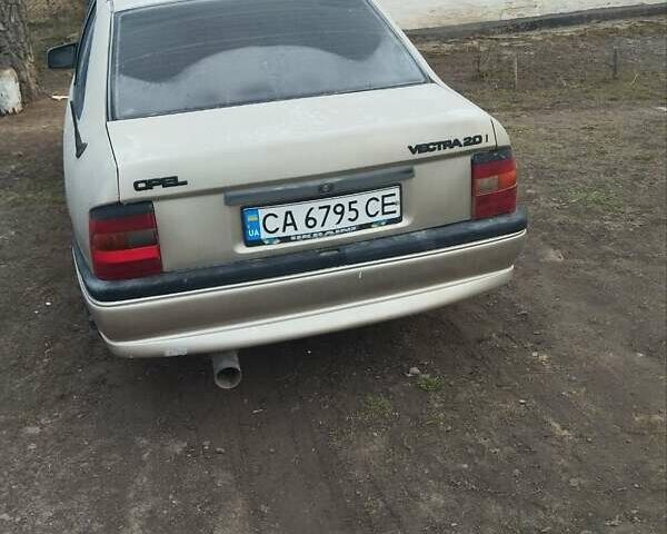 Серый Опель Вектра, объемом двигателя 2 л и пробегом 200 тыс. км за 900 $, фото 2 на Automoto.ua