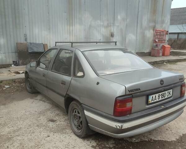 Серый Опель Вектра, объемом двигателя 1.6 л и пробегом 318 тыс. км за 1900 $, фото 1 на Automoto.ua