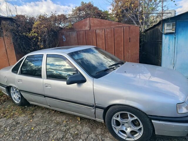 Серый Опель Вектра, объемом двигателя 1.8 л и пробегом 378 тыс. км за 951 $, фото 2 на Automoto.ua