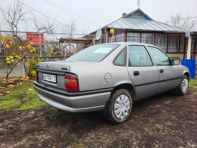 Серый Опель Вектра, объемом двигателя 1.6 л и пробегом 300 тыс. км за 1800 $, фото 3 на Automoto.ua