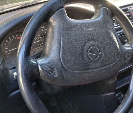 Серый Опель Вектра, объемом двигателя 1.8 л и пробегом 270 тыс. км за 1200 $, фото 7 на Automoto.ua