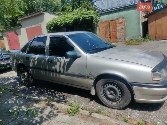 Сірий Опель Вектра, об'ємом двигуна 1.6 л та пробігом 277 тис. км за 1050 $, фото 2 на Automoto.ua