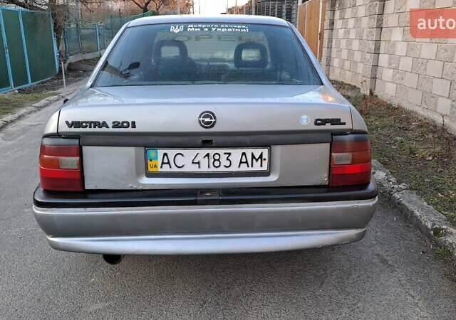 Серый Опель Вектра, объемом двигателя 2 л и пробегом 325 тыс. км за 950 $, фото 1 на Automoto.ua