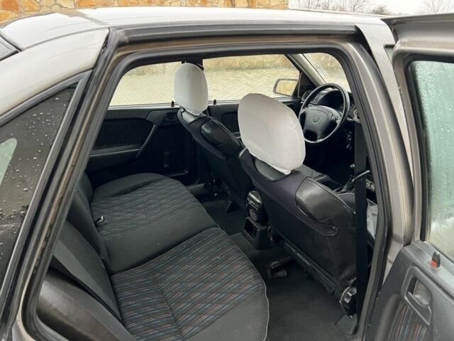 Серый Опель Вектра, объемом двигателя 1.6 л и пробегом 210 тыс. км за 1950 $, фото 9 на Automoto.ua