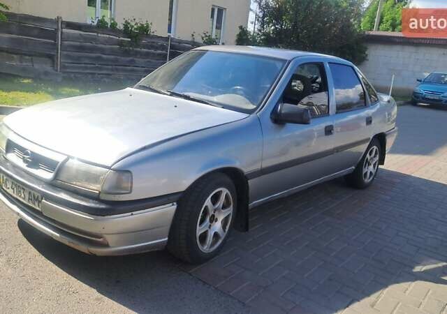 Серый Опель Вектра, объемом двигателя 2 л и пробегом 325 тыс. км за 950 $, фото 4 на Automoto.ua