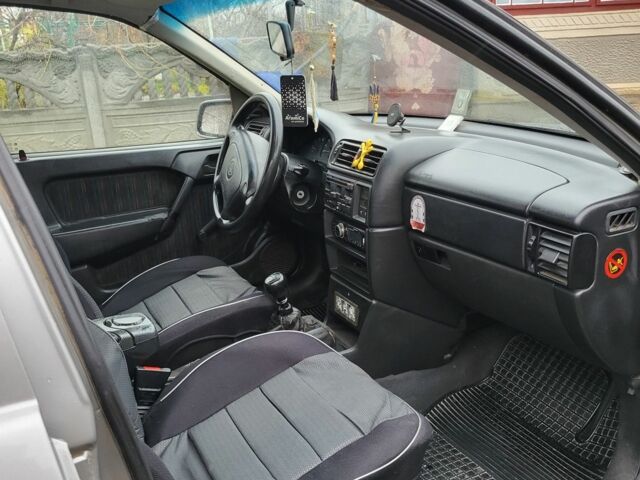 Серый Опель Вектра, объемом двигателя 1.6 л и пробегом 300 тыс. км за 1800 $, фото 7 на Automoto.ua