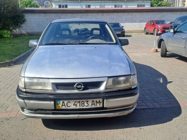 Серый Опель Вектра, объемом двигателя 2 л и пробегом 325 тыс. км за 950 $, фото 1 на Automoto.ua