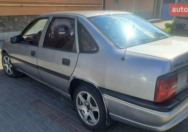 Серый Опель Вектра, объемом двигателя 2 л и пробегом 325 тыс. км за 950 $, фото 3 на Automoto.ua