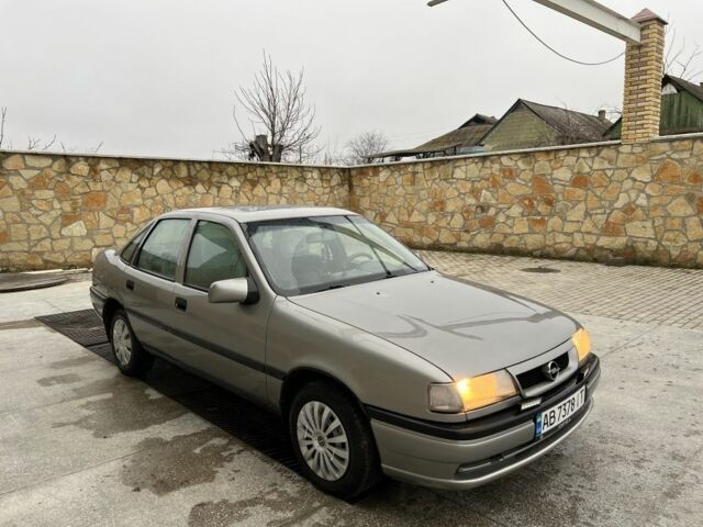 Серый Опель Вектра, объемом двигателя 1.6 л и пробегом 210 тыс. км за 1950 $, фото 7 на Automoto.ua