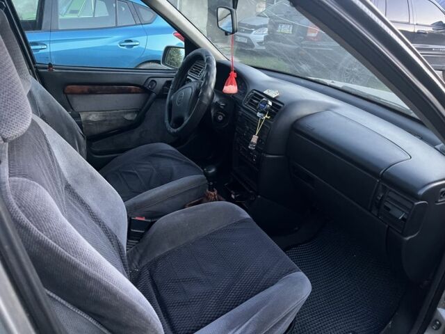 Сірий Опель Вектра, об'ємом двигуна 1.7 л та пробігом 260 тис. км за 1450 $, фото 2 на Automoto.ua