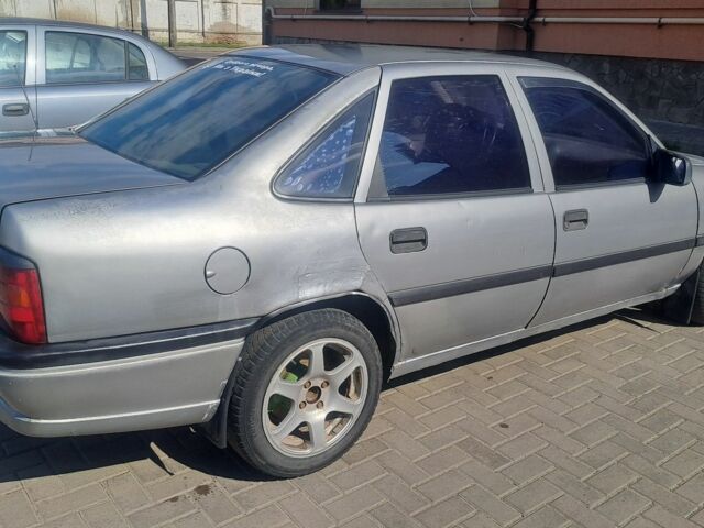 Серый Опель Вектра, объемом двигателя 2 л и пробегом 325 тыс. км за 950 $, фото 3 на Automoto.ua