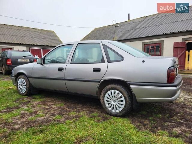 Серый Опель Вектра, объемом двигателя 1.6 л и пробегом 300 тыс. км за 1800 $, фото 6 на Automoto.ua