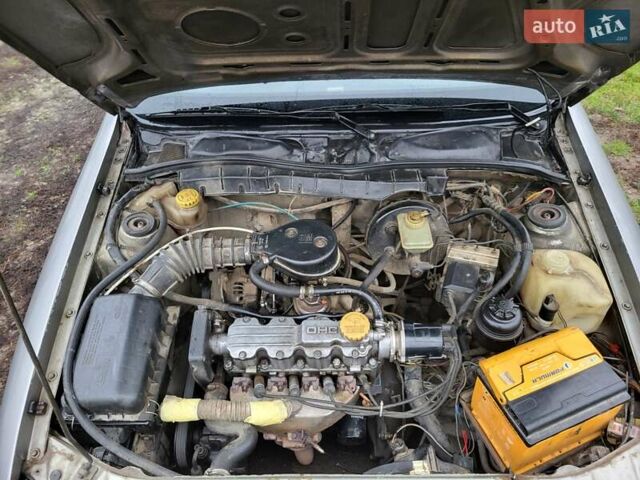 Серый Опель Вектра, объемом двигателя 1.6 л и пробегом 300 тыс. км за 1800 $, фото 13 на Automoto.ua