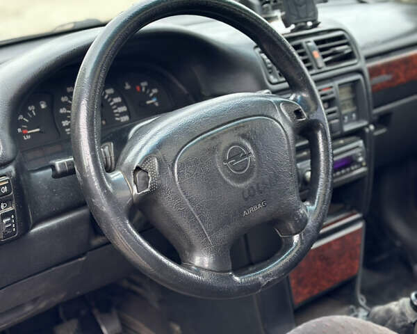 Серый Опель Вектра, объемом двигателя 1.8 л и пробегом 211 тыс. км за 500 $, фото 9 на Automoto.ua