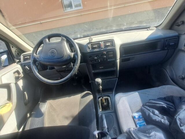 Серый Опель Вектра, объемом двигателя 2 л и пробегом 325 тыс. км за 950 $, фото 6 на Automoto.ua