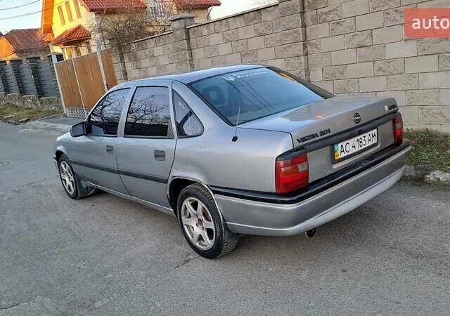 Серый Опель Вектра, объемом двигателя 2 л и пробегом 325 тыс. км за 950 $, фото 9 на Automoto.ua