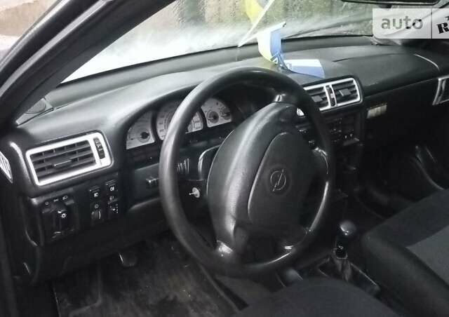 Серый Опель Вектра, объемом двигателя 1.8 л и пробегом 180 тыс. км за 1500 $, фото 4 на Automoto.ua