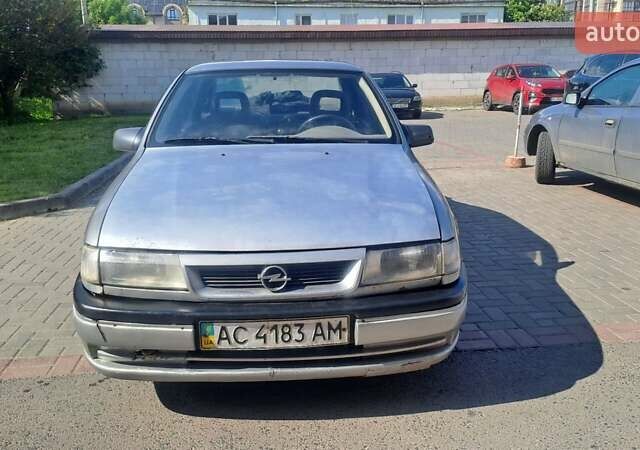 Серый Опель Вектра, объемом двигателя 2 л и пробегом 321 тыс. км за 950 $, фото 1 на Automoto.ua
