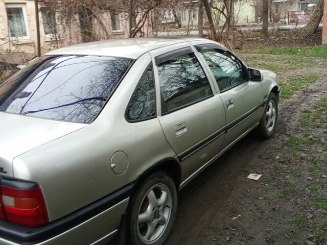 Серый Опель Вектра, объемом двигателя 2 л и пробегом 435 тыс. км за 1600 $, фото 9 на Automoto.ua