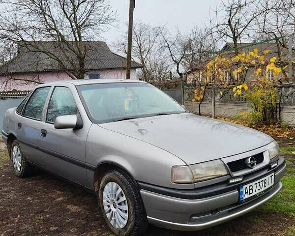 Серый Опель Вектра, объемом двигателя 1.6 л и пробегом 300 тыс. км за 1800 $, фото 2 на Automoto.ua