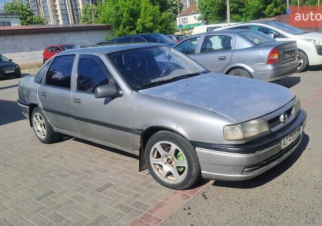 Серый Опель Вектра, объемом двигателя 2 л и пробегом 325 тыс. км за 950 $, фото 5 на Automoto.ua