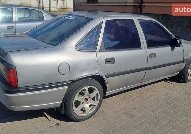 Серый Опель Вектра, объемом двигателя 2 л и пробегом 325 тыс. км за 950 $, фото 6 на Automoto.ua