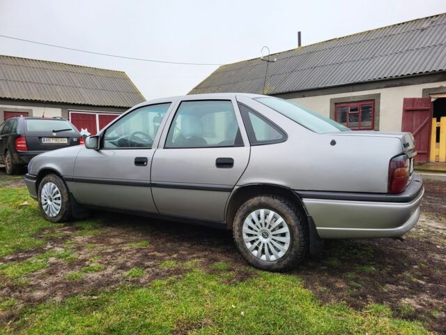 Серый Опель Вектра, объемом двигателя 1.6 л и пробегом 300 тыс. км за 1800 $, фото 4 на Automoto.ua