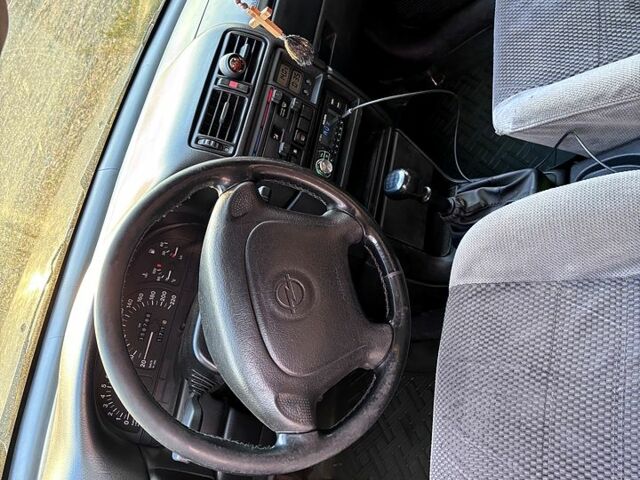 Серый Опель Вектра, объемом двигателя 2 л и пробегом 359 тыс. км за 1750 $, фото 3 на Automoto.ua