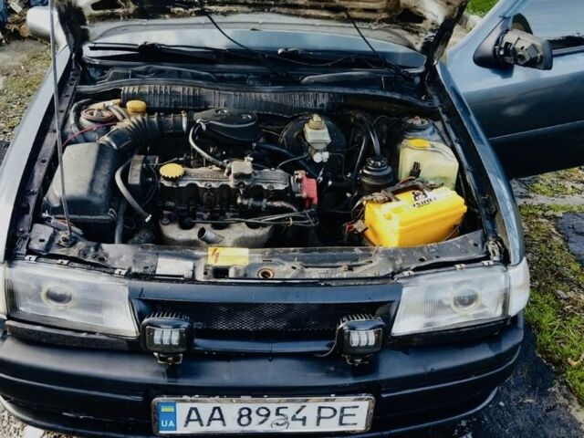 Сірий Опель Вектра, об'ємом двигуна 1.8 л та пробігом 445 тис. км за 1070 $, фото 4 на Automoto.ua