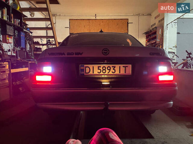 Серый Опель Вектра, объемом двигателя 2 л и пробегом 200 тыс. км за 1700 $, фото 1 на Automoto.ua