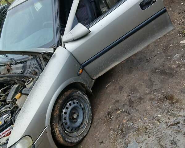 Опель Вектра 1995 в Сторожинце на Automoto.ua Серый Опель Вектра, объемом двигателя 1.6 л и пробегом 128 тыс. км за 1000 $, фото 6 на Automoto.ua