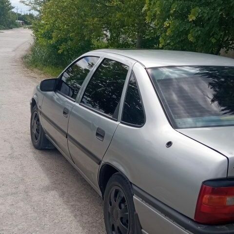 Сірий Опель Вектра, об'ємом двигуна 1 л та пробігом 330 тис. км за 1555 $, фото 6 на Automoto.ua