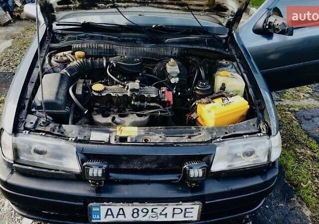 Серый Опель Вектра, объемом двигателя 1.8 л и пробегом 445 тыс. км за 1070 $, фото 2 на Automoto.ua