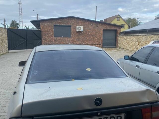 Серый Опель Вектра, объемом двигателя 1.6 л и пробегом 300 тыс. км за 1000 $, фото 3 на Automoto.ua