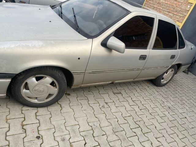 Серый Опель Вектра, объемом двигателя 1.6 л и пробегом 300 тыс. км за 1000 $, фото 1 на Automoto.ua