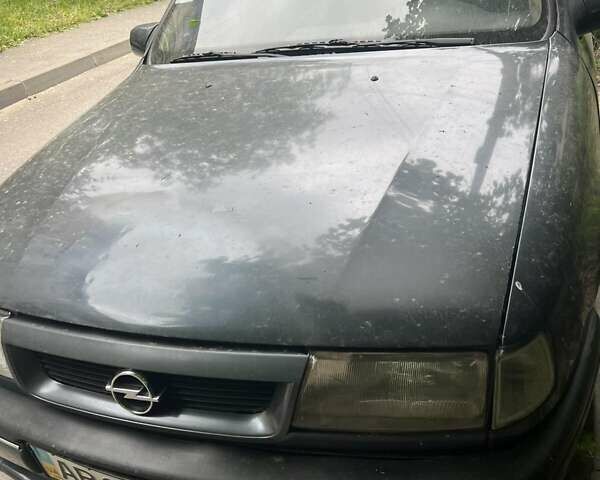 Серый Опель Вектра, объемом двигателя 2 л и пробегом 229 тыс. км за 1399 $, фото 2 на Automoto.ua