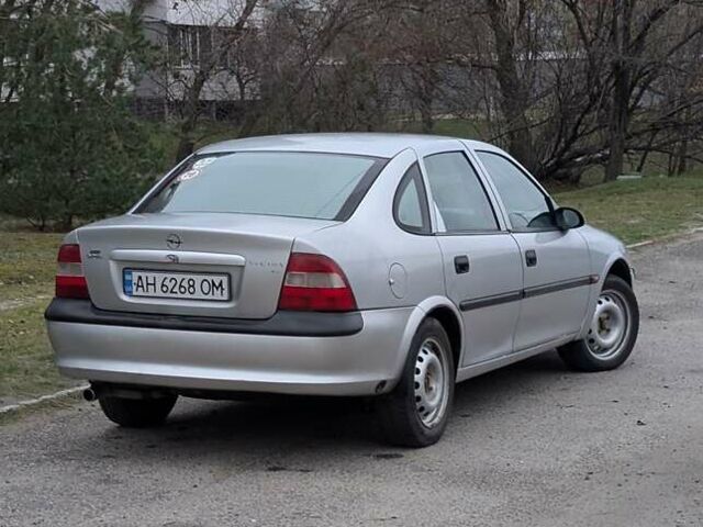 Серый Опель Вектра, объемом двигателя 1.8 л и пробегом 234 тыс. км за 1999 $, фото 3 на Automoto.ua