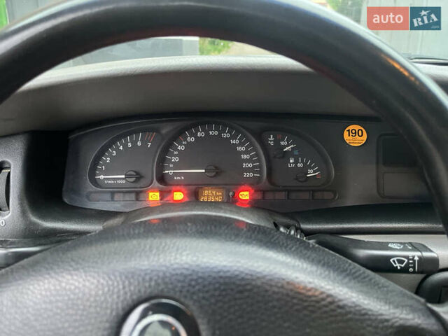 Сірий Опель Вектра, об'ємом двигуна 1.6 л та пробігом 284 тис. км за 3200 $, фото 5 на Automoto.ua