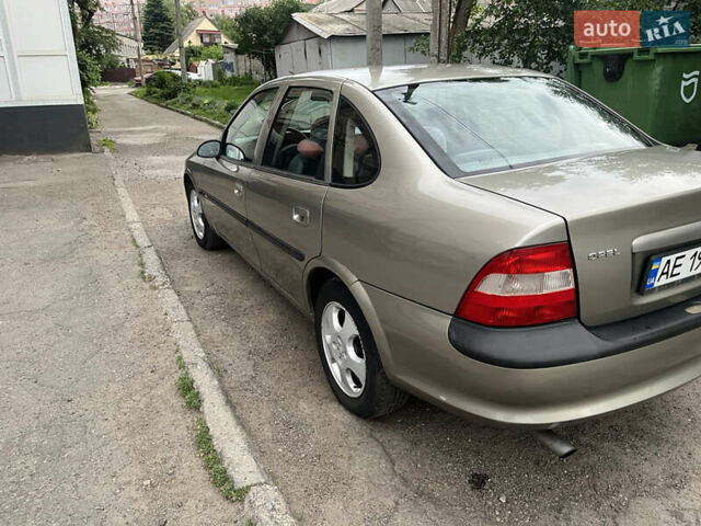 Сірий Опель Вектра, об'ємом двигуна 1.6 л та пробігом 284 тис. км за 3200 $, фото 2 на Automoto.ua